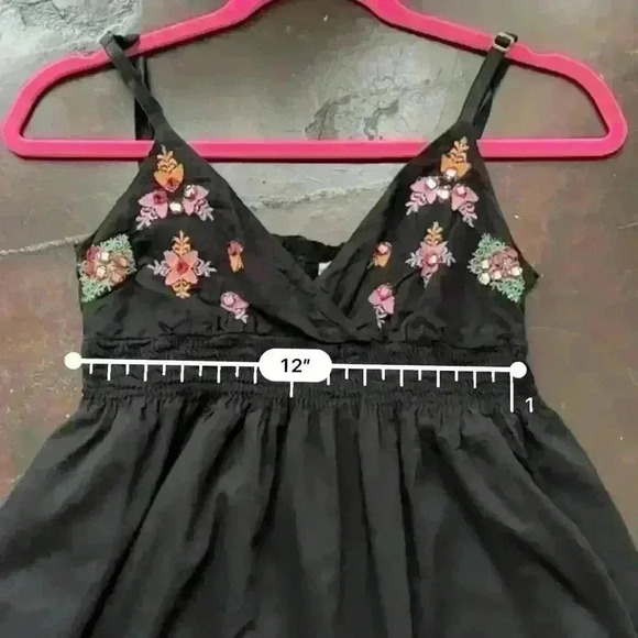 Derek Heart Embroidered Dress (Q3)​ - Picture 5 of 8